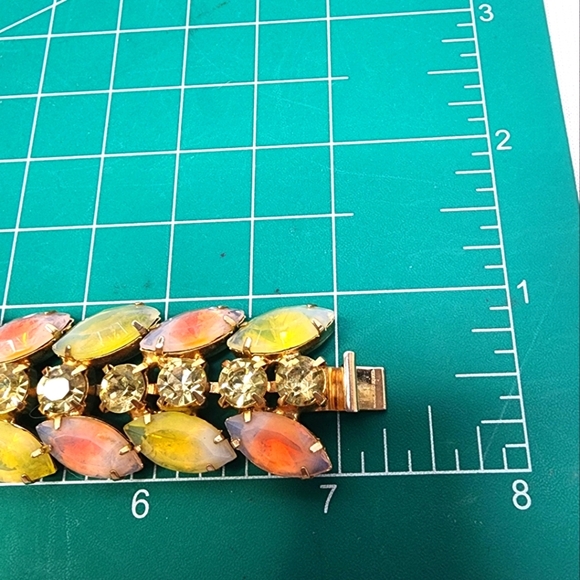 Vintage Kramer Signed Opal Glass Bracelet - Picture 7 of 11